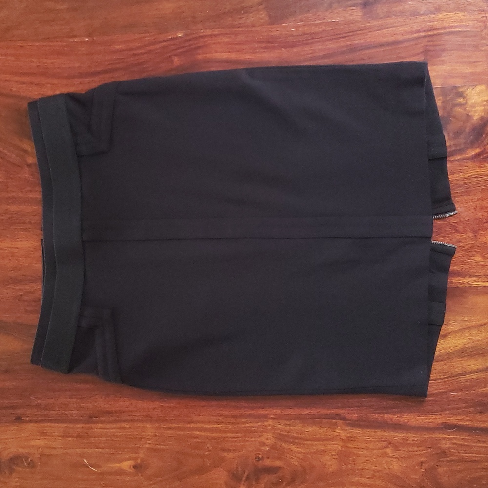 BCBGMAXAZRIA Black Structured Pencil Skirt Exposed Back Zipper Minimalist SMALL - Picture 7 of 14